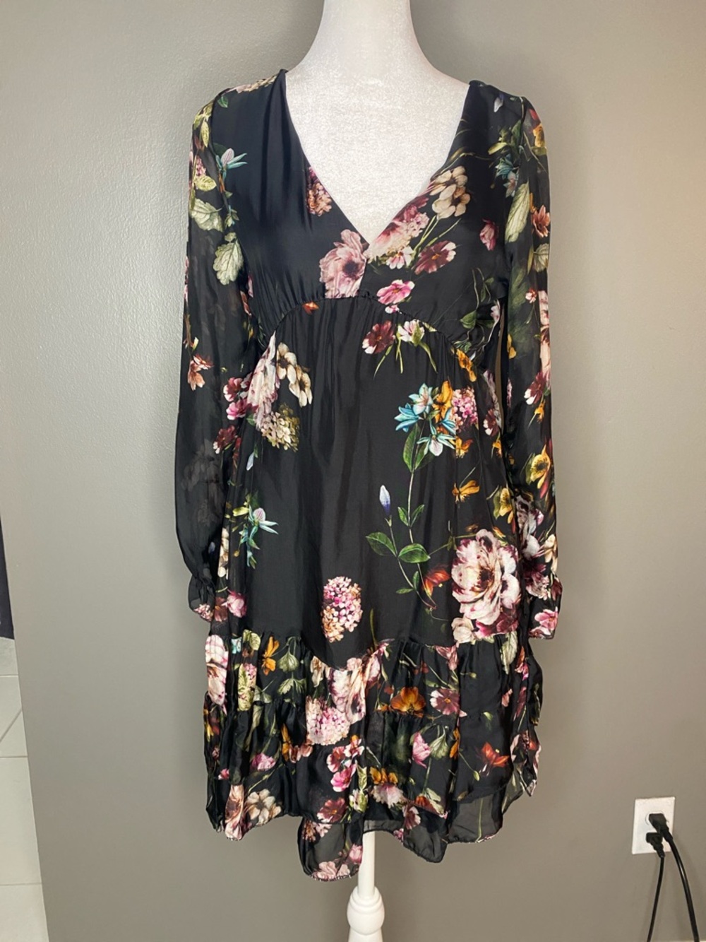 NWOT! Bellambra Silk Blend Chiffon Floral V-Neck Long Sleeve Black Dress - XS